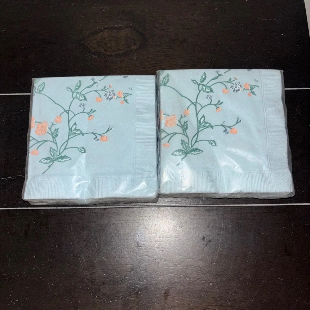 Contempo |‎ 1987 | Lillian August Collection | 3-Ply Facial Tissue Bev Napkins